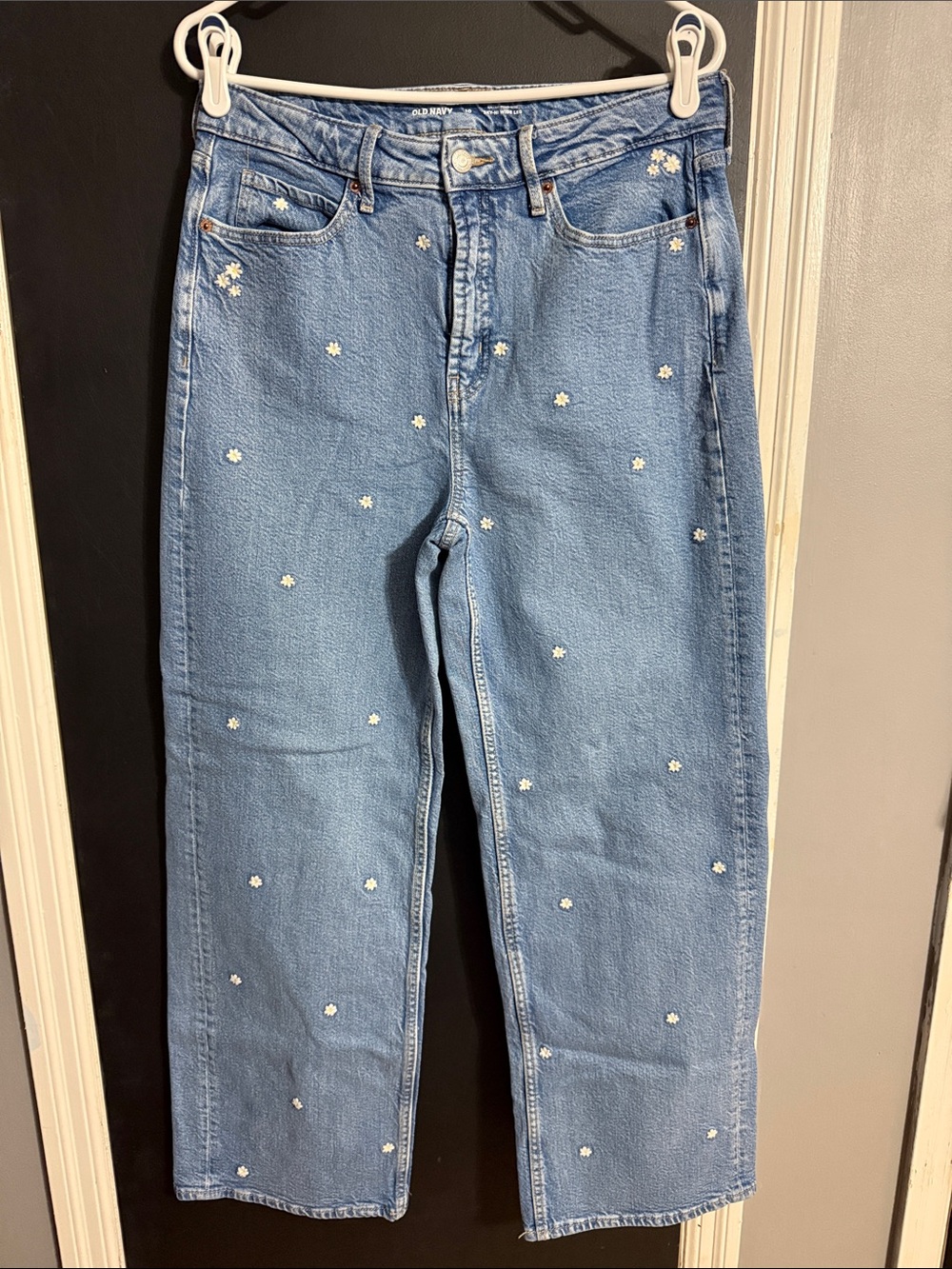 Old Navy Daisy Embellished Extra High Rise Wide Leg Jeans Size: 10